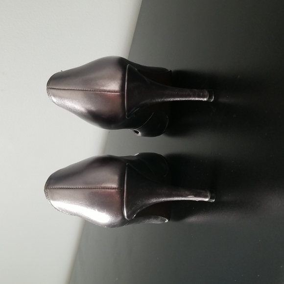 Pewter leather 3.5" Heels - Picture 2 of 5